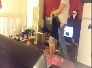 С молодой женой американкой на хате ебутся